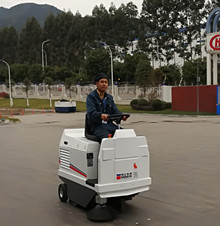 锐腾电子指定道路宝进口扫地车